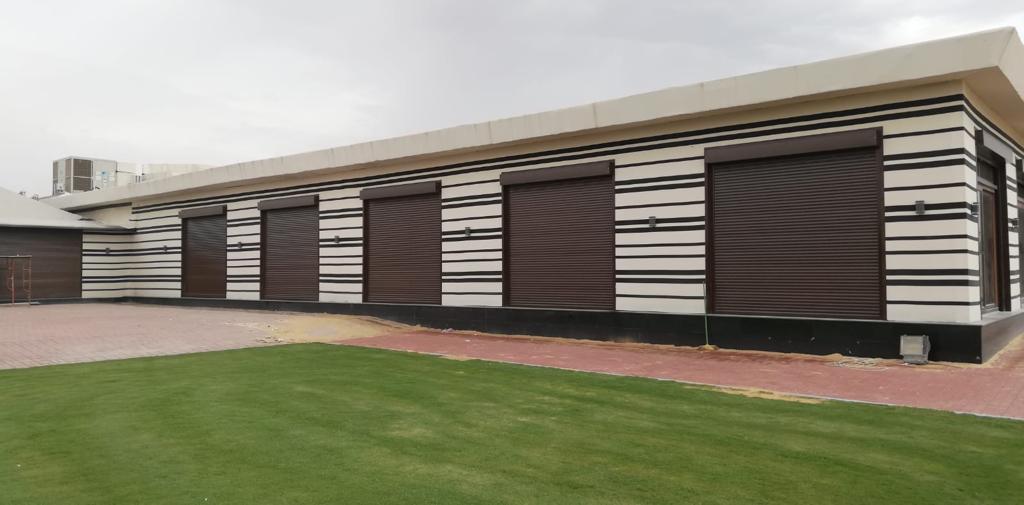 Stop heat and cold before they reach your window with roller shutters. This greatly reduces the pressure on your home's heating and cooling systems, saving you money on your energy bills!